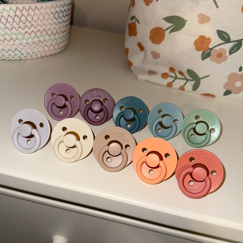 10 Itzy Ritzy pacis 0-6 month